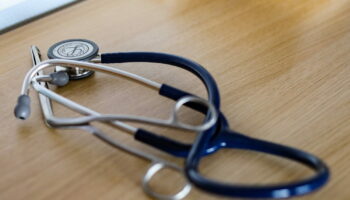 Internes volontaires ou médecins retraités : ces solutions du gouvernement contre les déserts médicaux