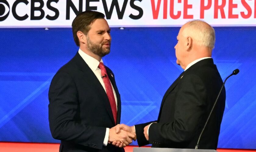 J.D Vance et Tim Walz, lors de leur débat à New York, le 1er octobre 2024