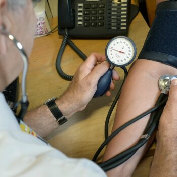 EMBARGOED TO 0001 THURSDAY SEPTEMBER 3 File photo dated 10/09/14 of a doctor checking a patient's blood pressure at the Temple Fortune Health Centre GP Practice near Golders Green, London. British adults in their 30s and 40s are healthier than their counterparts in the US - but are more likely to think their health is poor, a study has suggested. Issue date: Thursday October 3, 2024.