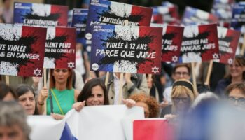 Manifestation contre l'antisémitisme après le viol d'une enfant juive de 12 ans à Courbevoie, le 20 juin 2024 à Paris