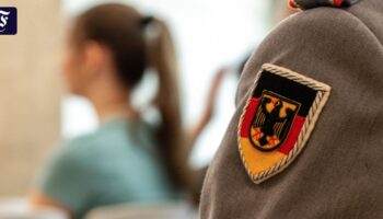 Jugendoffiziere als Referenten: Bundeswehr soll mehr Schulen in Hessen besuchen