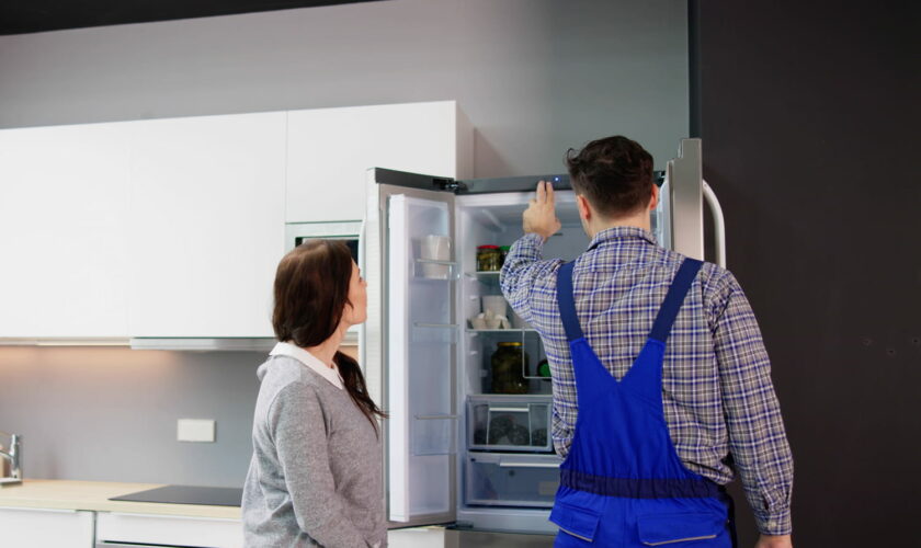 Un frigo qui claque n'est pas toujours normal, voici quand il faut s'inquiéter