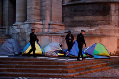 Mineurs isolés à Paris : la politique des JO d'"expulsion systématique" en moins de 24 heures perdure