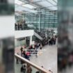 Kilometerlange Schlange am Flughafen München