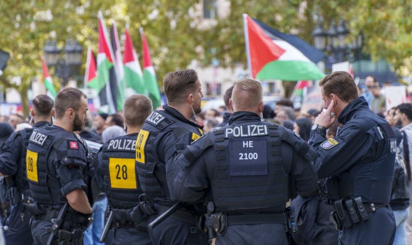 Hamas-Massaker in Israel: Verfassungsschutz warnt vor neuen antisemitischen Demos zum 7. Oktober