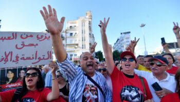 Tunesien: Hunderte protestieren in Tunesien gegen Präsidenten