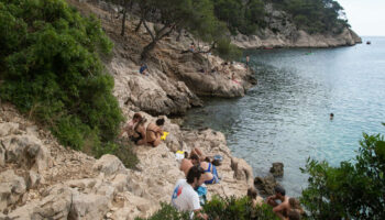 A Marseille, une premier journée sans voiture dans les Calanques pour protéger du surtourisme