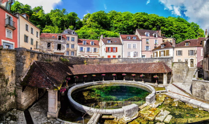 "Personne ne sait d'où vient l'eau", cette immense fosse naturelle intrigue depuis des siècles