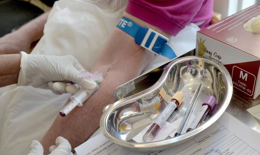 Blood test detecting 12 cancers at an early stage receives government funding