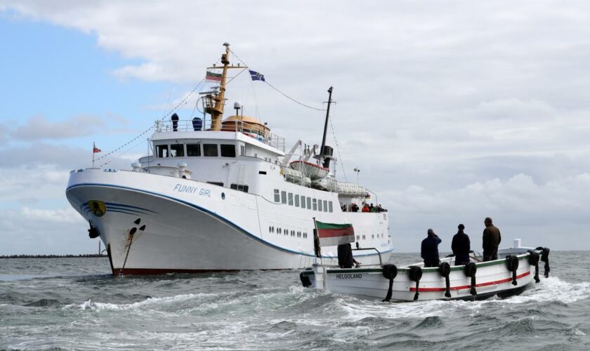 Helgolandfähre treibt nach Stromausfall auf Nordsee