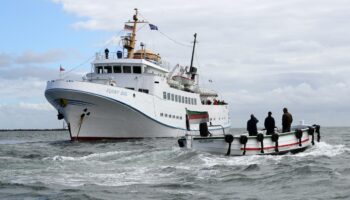 Schifffahrt: Helgolandfähre treibt nach Stromausfall auf der Nordsee