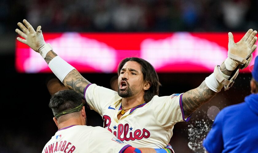 Phillies' Nick Castellanos delivers walk-off hit to defeat Mets in NLDS Game 2