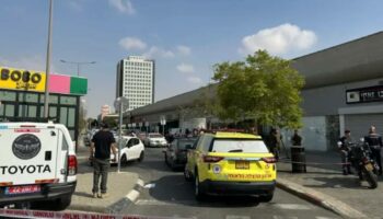 En Israël, une femme tuée et dix blessés dans une attaque armée à Beer Sheva