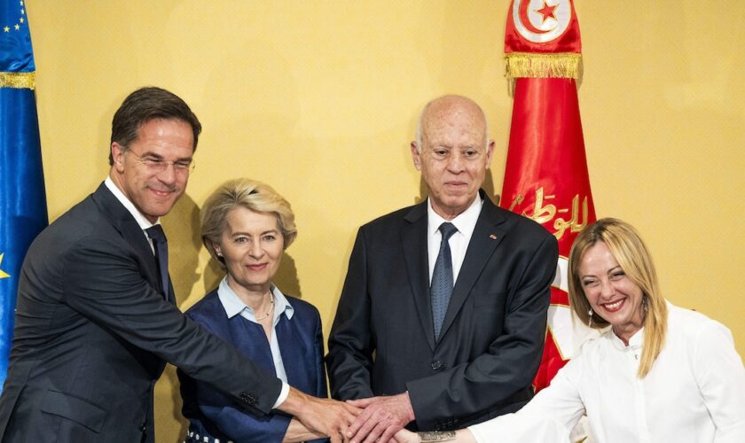 Le 16 juillet 2023, à Tunis, le premier ministre néerlandais Mark Rutte, le Première ministre italienne Georgia Meloni, la cheffe de la Commission européenne Ursula Von Der Leyen et le président tunisien Kaïs Saied.