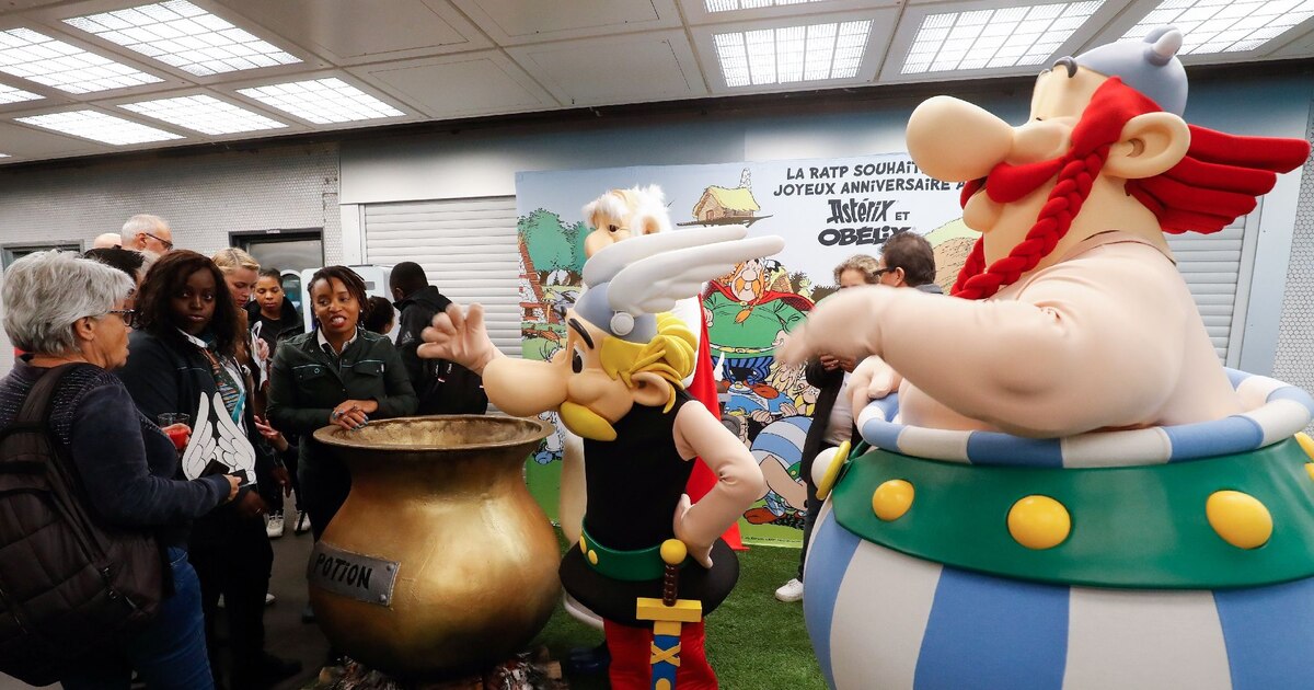 Dans une station du métro parisien à l'occasion du 60ème anniversaire de la création d'Astérix, le 9 octobre 2019