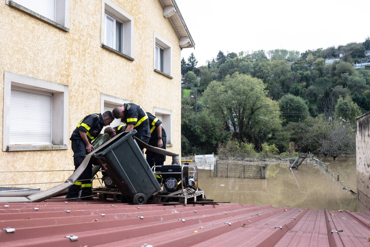 Inondations dans le centre de la France : trois blessés, un millier de personnes évacuées, ligne de train coupée… Le point sur la situation