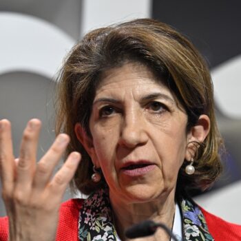 La directrice générale du CERN, Fabiola Gianotti, s'exprime lors du lancement d'un institut quantique ouvert (OQI) au CERN (Organisation européenne pour la recherche nucléaire) à Meyrin, près de Genève, le 13 octobre 2023.