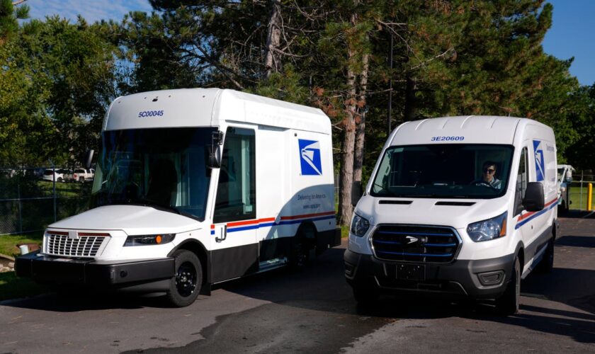 Mail carriers reach tentative contract with USPS that includes pay raises and airconditioned trucks