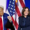 L'ancien président Donald Trump (à gauche) à La Crosse dans le Wisconsin, le 29 août 2024, et la vice-présidente Kamala Harris à la convention démocrate de Chicago, dans l'Illinois, le 22 août 2024