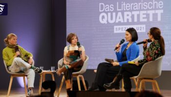 Warum so selten? Zur Buchmesse empfängt Thea Dorn drei Schülerinnen im „Literarischen Quartett“