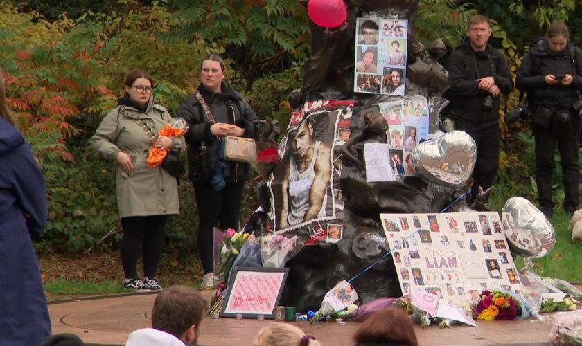 Tributes, flowers and balloons for Payne in Hyde Park