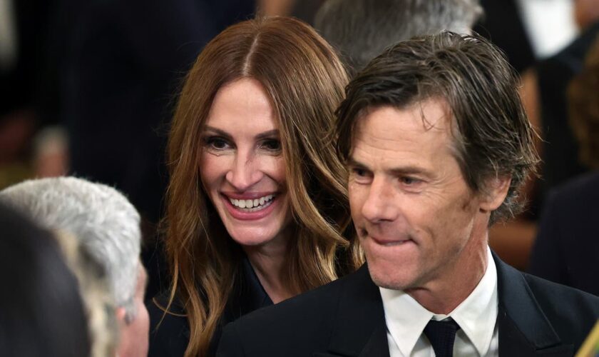 Julia Robert makes rare comment about early relationship with husband Danny Moder