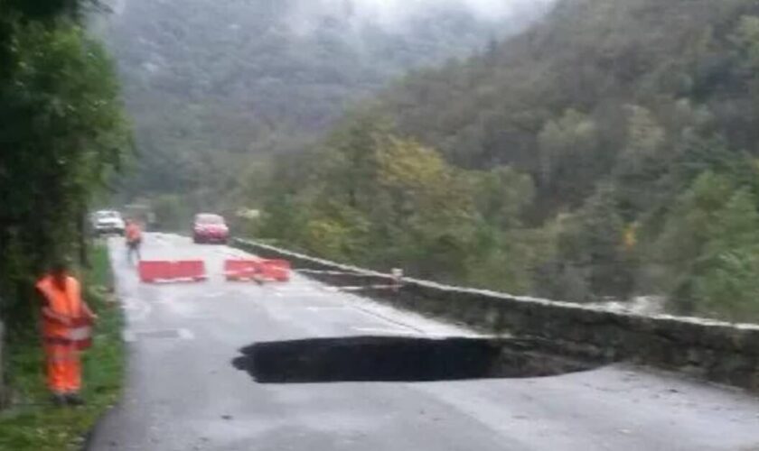 Ardèche : une femme de 58 ans est morte ce dimanche en tombant dans un trou formé par les crues sur une route