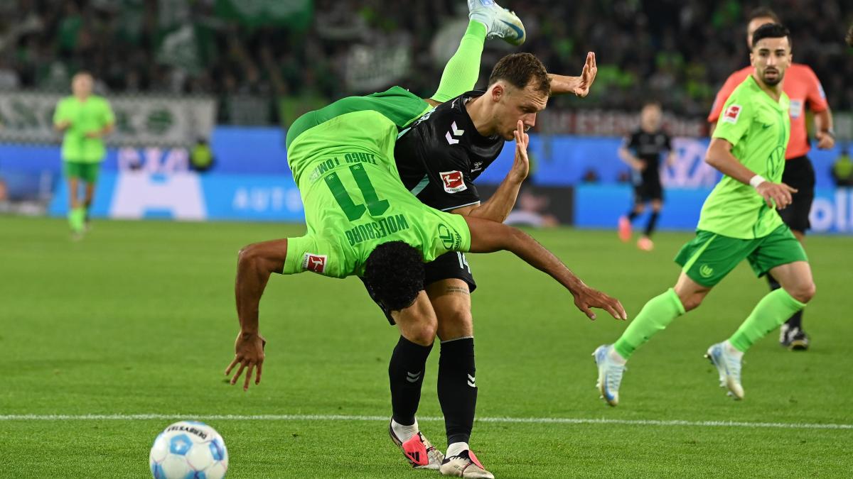 Blitz-Platzverweis, vier Gegentore – Wolfsburg erlebt bitteren Abend