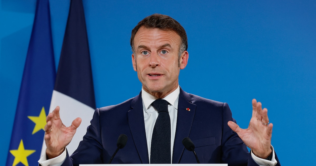 Le président français Emmanuel Macron s'exprime lors d'une conférence de presse après un sommet européen à Bruxelles le 17 octobre 2024.