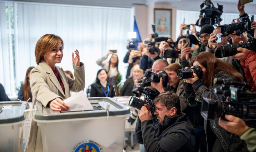 Moldova commits to joining EU in marginal vote