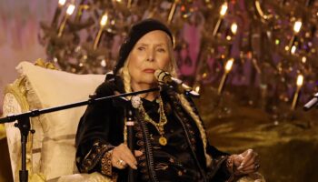 Joni Mitchell launches three-word attack on Trump during rare live performance