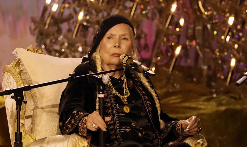 Joni Mitchell launches three-word attack on Trump during rare live performance