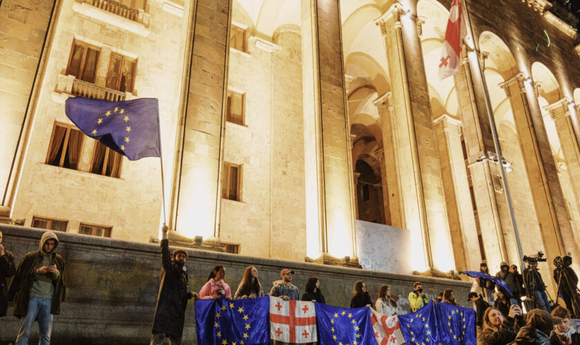 En Géorgie, des milliers de manifestants pro-européens rassemblés à Tbilissi avant des législatives cruciales