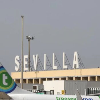 Aena licita las obras de la cubierta de la terminal del Aeropuerto de Sevilla