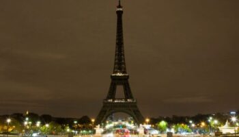 Attaques du 7 Octobre : la tour Eiffel s’est éteinte en hommage aux victimes ce lundi soir