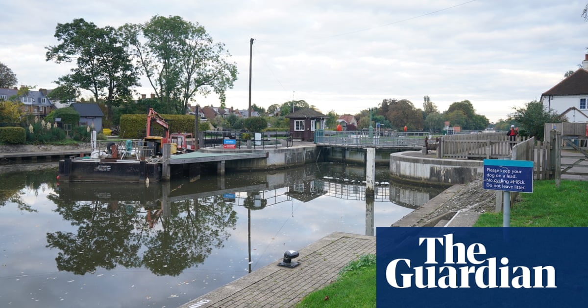 Body found in search for man who went missing in Thames after boat capsized