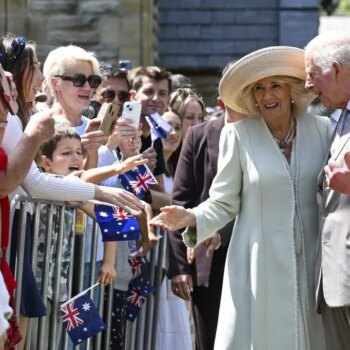 Carlos III hace un elogio de la democracia y de la brevedad en el arranque de sus actos oficiales en Australia