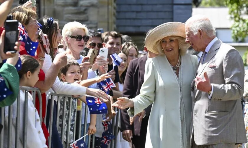 Carlos III hace un elogio de la democracia y de la brevedad en el arranque de sus actos oficiales en Australia