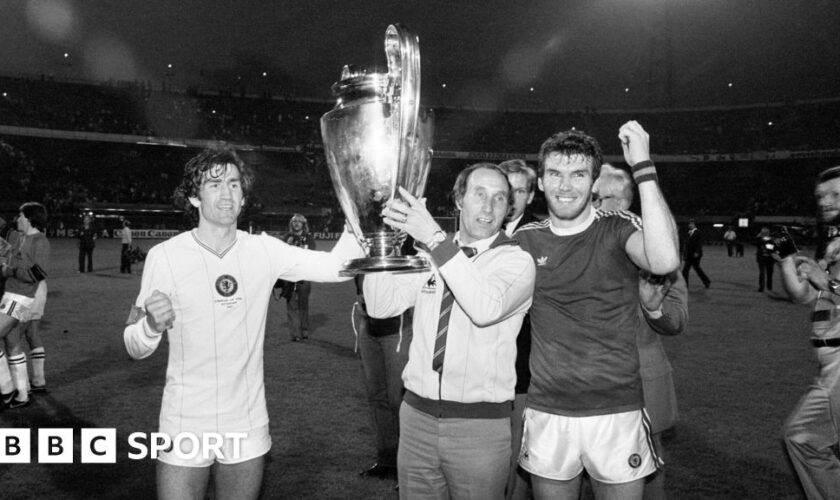 Tony Barton, with captain Dennis Mortimer and matchwinner Peter Withe, celebrate with the European Cup