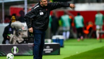 Trainer Frank Schmidt startete erfolgreich mit dem 1. FC Heidenheim in die Ligaphase der Conference League. Foto: Tom Weller/dpa