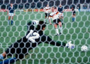 Deutsches Fußballmuseum sichert sich WM-Trikot von Andreas Brehme aus dem Jahr 1990