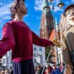 Mit einem ökumenischen Gottesdienst im Dom und einem Staatsakt im Mecklenburgischen Staatstheater werden die Feiern zum Tag der