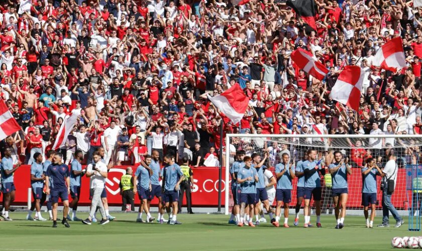 El Sevilla siente el calor de su afición antes del derbi:  16.000 hinchas en Nervión