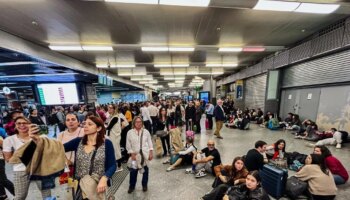 El descarrilamiento de un tren desconecta Chamartín de la alta velocidad al Este y aboca a "al menos dos o tres días difíciles" en Atocha