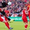 Bayer Leverkusen verspielt gegen Holstein Kiel einen 2:0-Vorsprung. Foto: Rolf Vennenbernd/dpa