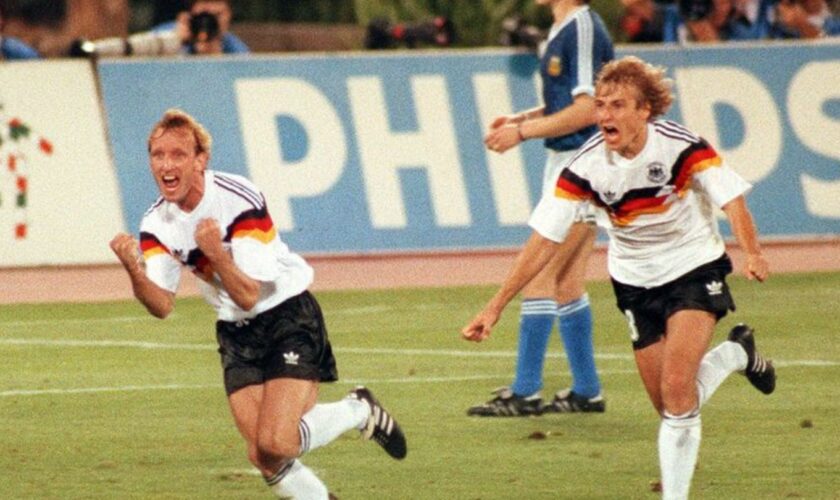 Das Trikot von Andreas Brehme (l) ist bald im Deutschen Fußballmuseum zu sehen. Foto: Frank Kleefeldt/dpa