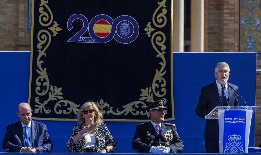 Grande-Marlaska blinda el Día de la Policía en Sevilla impidiendo la entrada al público para evitar los pitidos de los últimos dos años