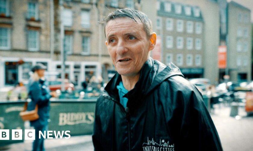 'I was homeless - now I show tourists my city's hidden side'