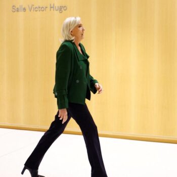 «Il faut être une opposition influente»: dans son tango avec le premier ministre, le plan de Marine Le Pen pour mener la danse