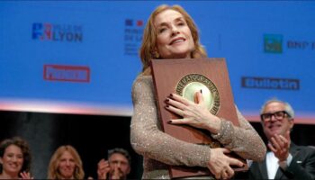 Isabelle Huppert émue et couronnée au 15e Festival Lumière de Lyon